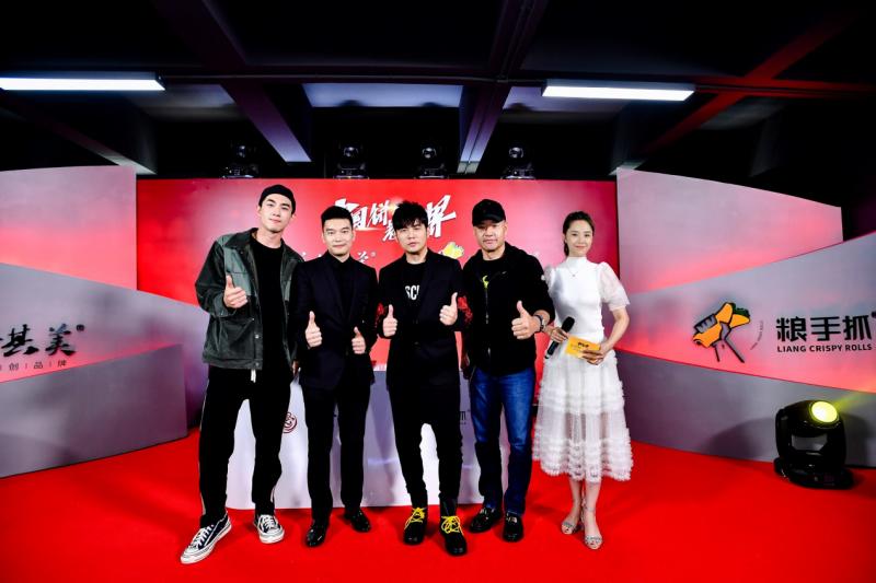 周杰伦变身粮全其美粮手抓合伙人开始卖卷饼啦_柴磊