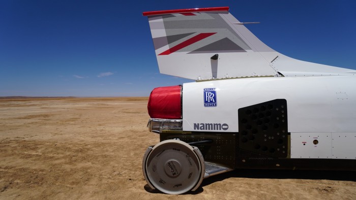 猎犬lsr超音速汽车正在南非沙漠进行测试