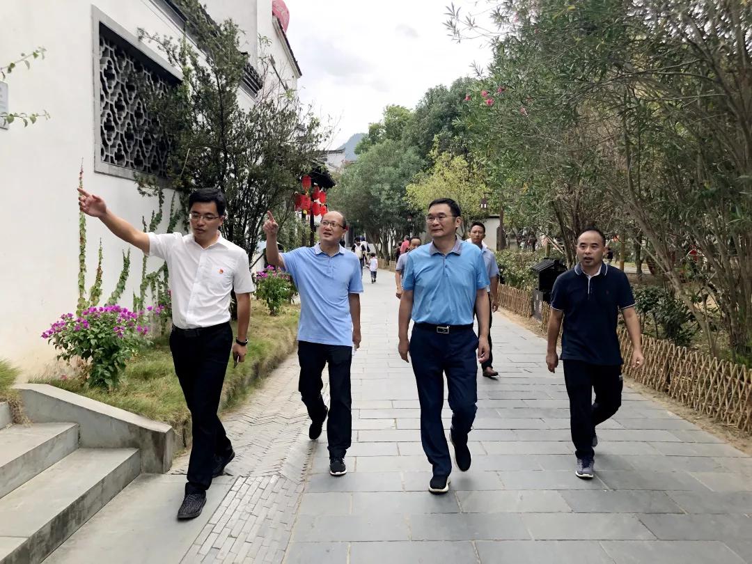 10月6日,婺源县委副书记,县长吴云飞来到江湾景区调研指导工作,国家