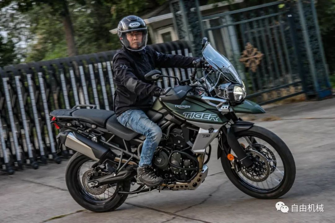 三缸拉力真不同国内首试凯旋tiger800xca丨把玩