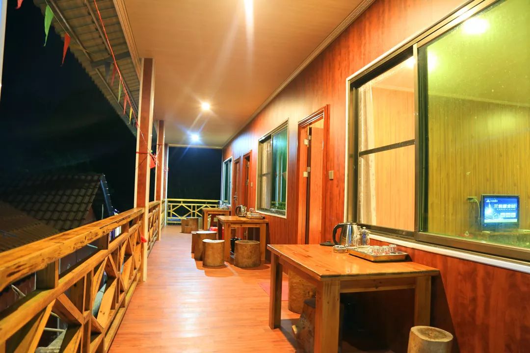 清远199元入住大罗山森林木屋畅享竹林氧吧摘果捉鱼游泳唱k台球兵乓球