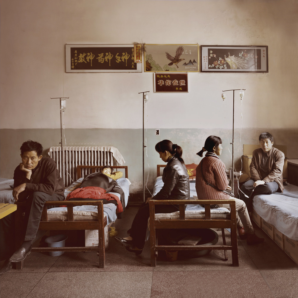 直击农村医疗所设施简陋却救人无数