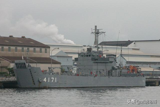 日本海自两栖舰艇由良级小型通用登陆舰