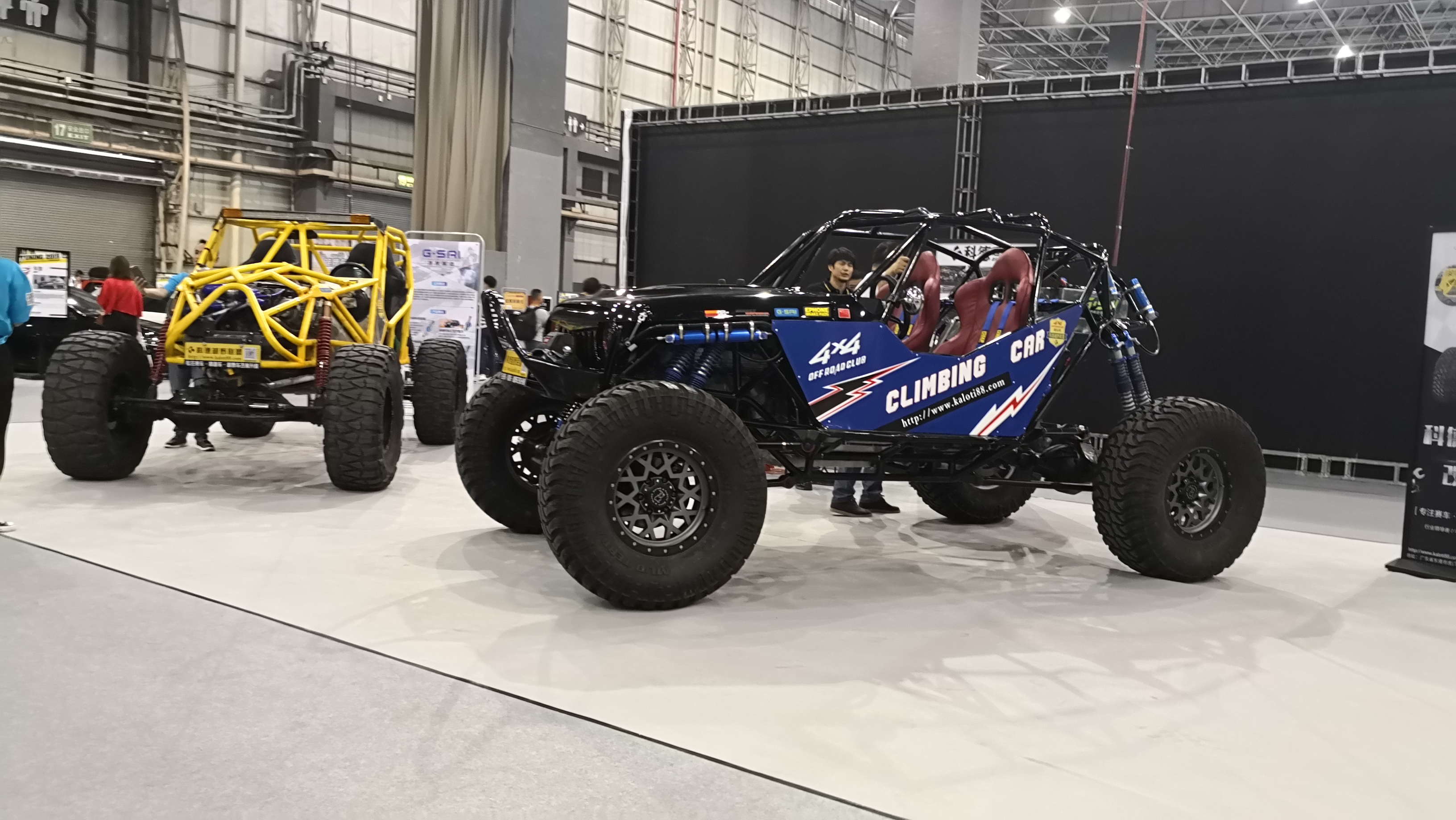 科德越野车改装 定制攀爬车"引爆"ait改装展,竟引来改装达人溜溜哥的