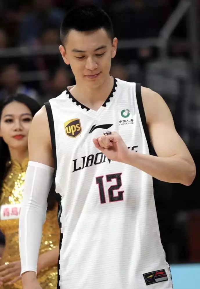 原创12号球衣完美升空为辽宁男篮坚守14年杨鸣此生无憾了