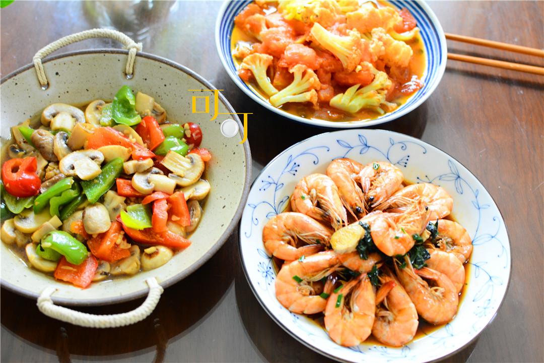 晒晒我家的午餐一荤两素三个菜漂亮像一幅水彩画营养又健康