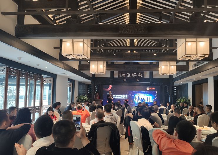 本次品鉴宴于成都天府映象·川商会馆4楼天府厅举行,并对现场的品鉴菜