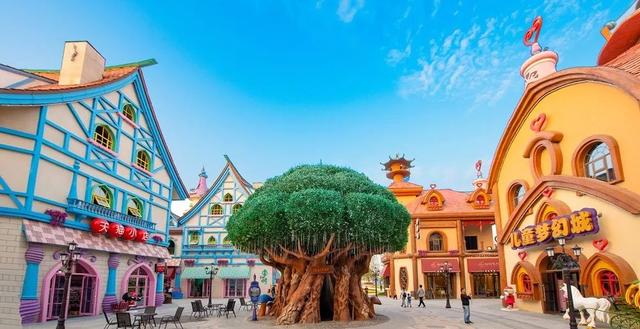 (紫东恒大文化旅游城实景图)教育和医疗配套同样不用愁.