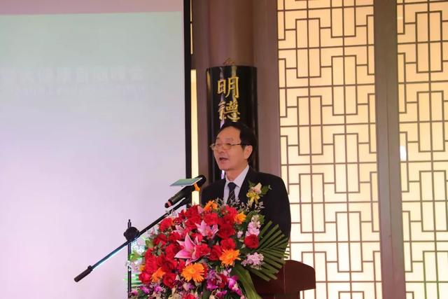 中国美术院执行院长秘书长 王亚飞碳云智能数字生命研究院副院长 王健