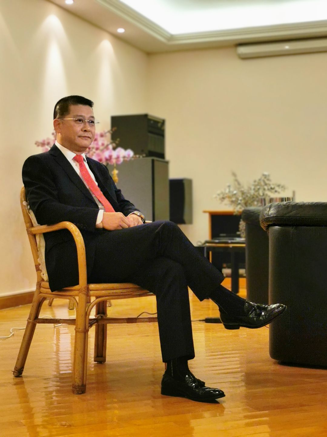 影视公司摄制组于10月15,16日赴港,对陈伟南创会会长,曾智明荣誉会长