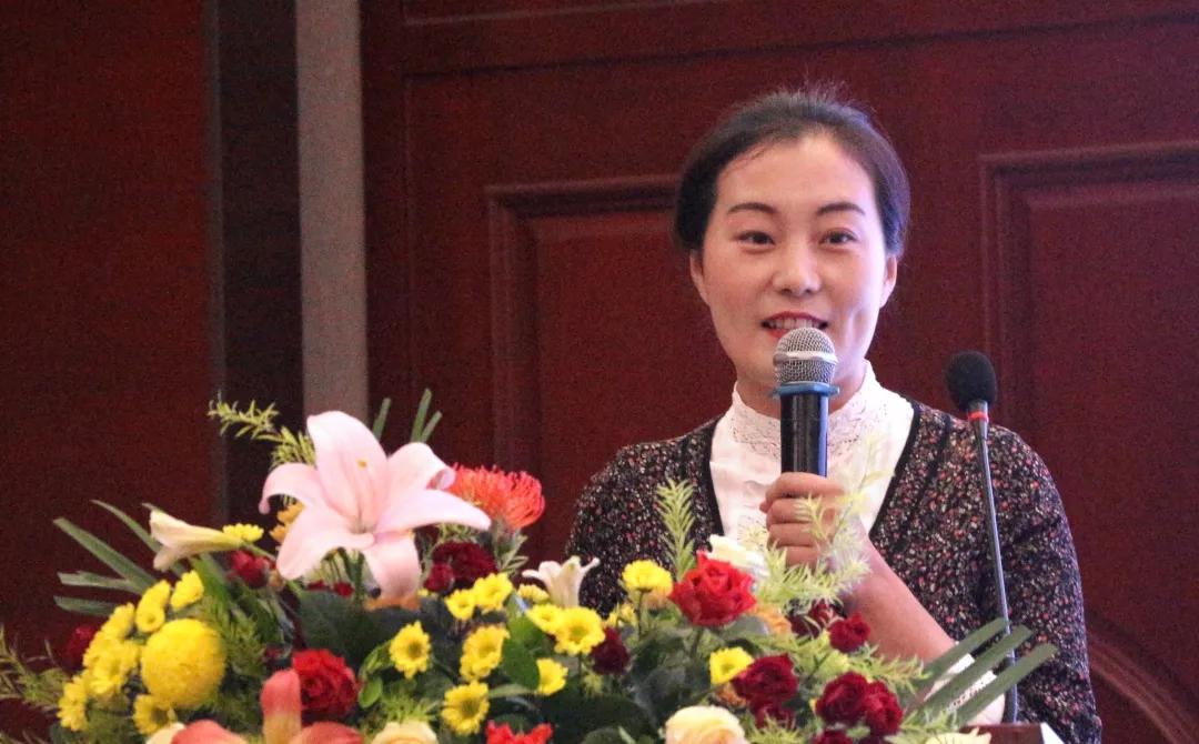 强苗苗女士为大家讲解《基于蒙氏早教课程的师资培养与环境创设》安璐