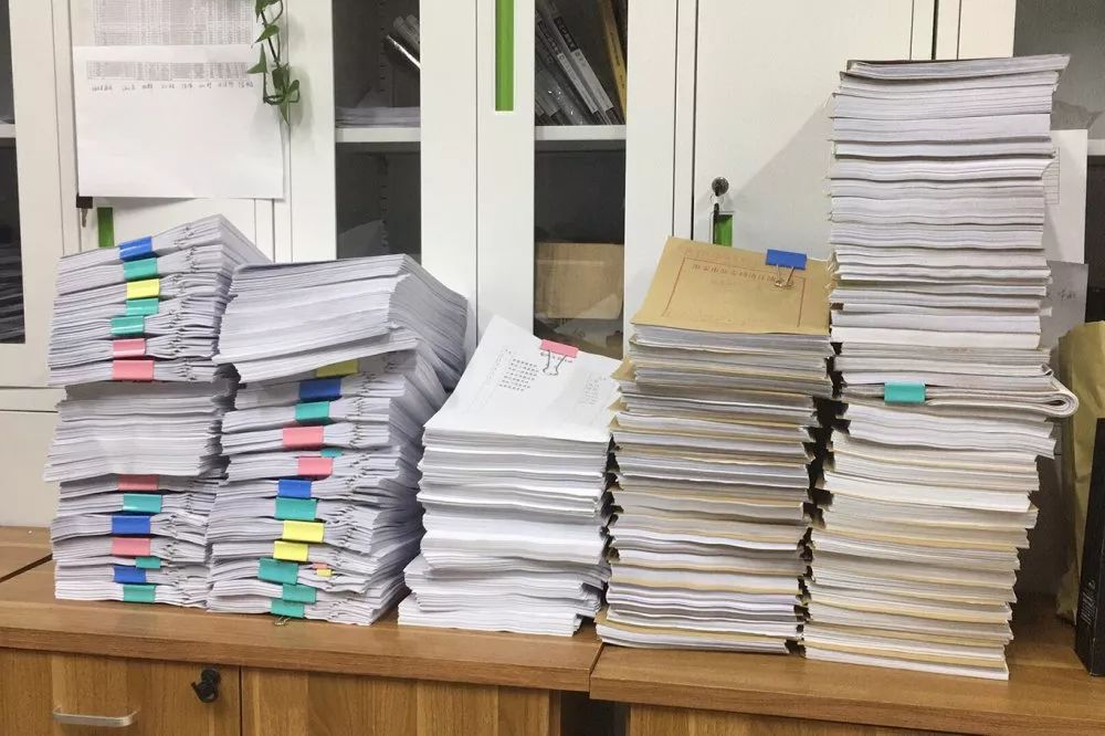 关注丨历时8个月83人被逮捕案件卷宗摞起来有一人多高