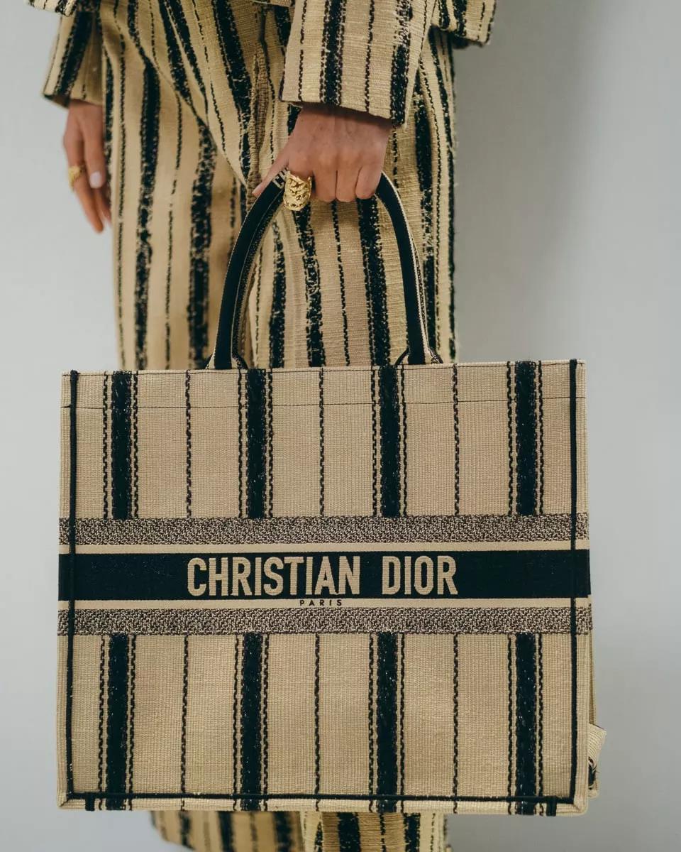 放大直击美丽的迪奥dior 2020春夏秀中的大包袋