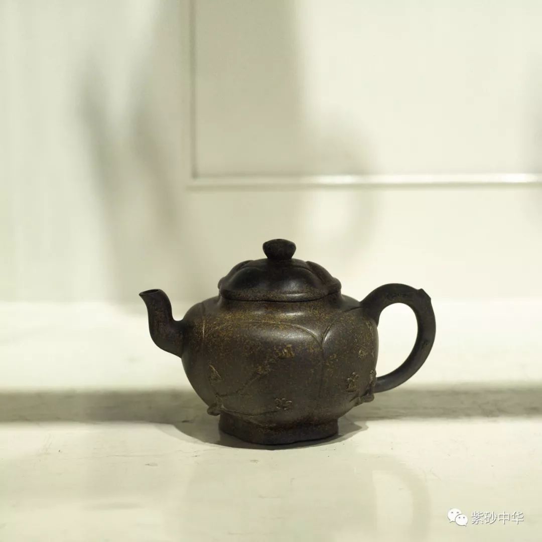 五瓣梅花壶 伍海兵曲幽提梁壶 贺松林秋实壶 孙晓峰竹寿壶 赵一鸣佛手