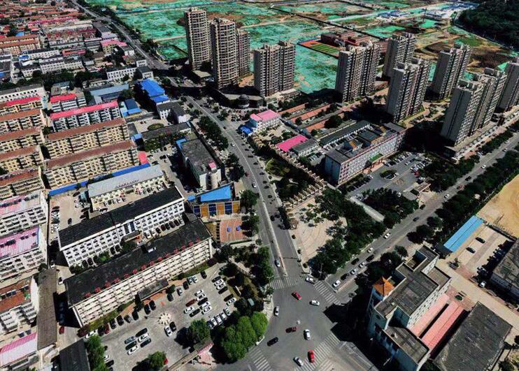 作者:罗大恺迁西县是一个山环水绕,风景秀美的小县城,有丰富的矿产和