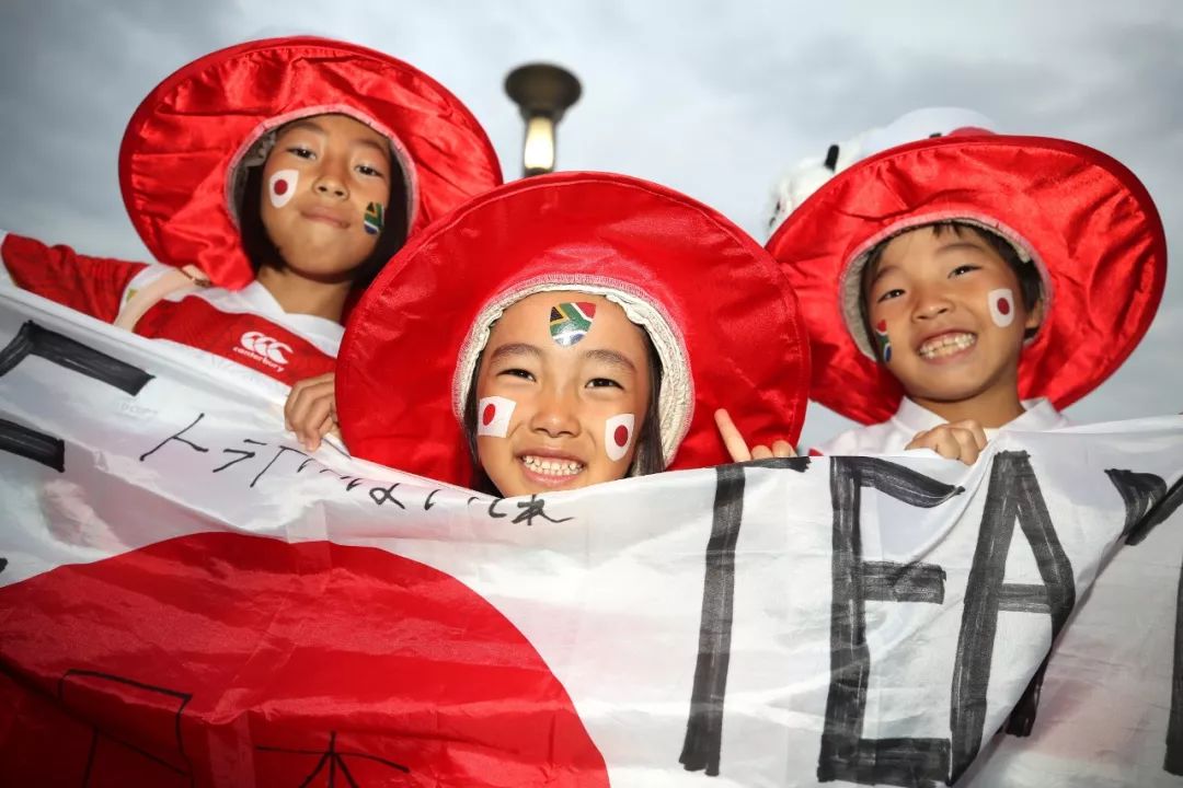 穿日本国旗的中国明星图片