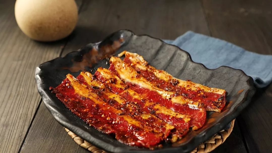 百分百释放不能吃辣星人表示完全能接受的麻辣猪颈肉一块上好的猪颈肉