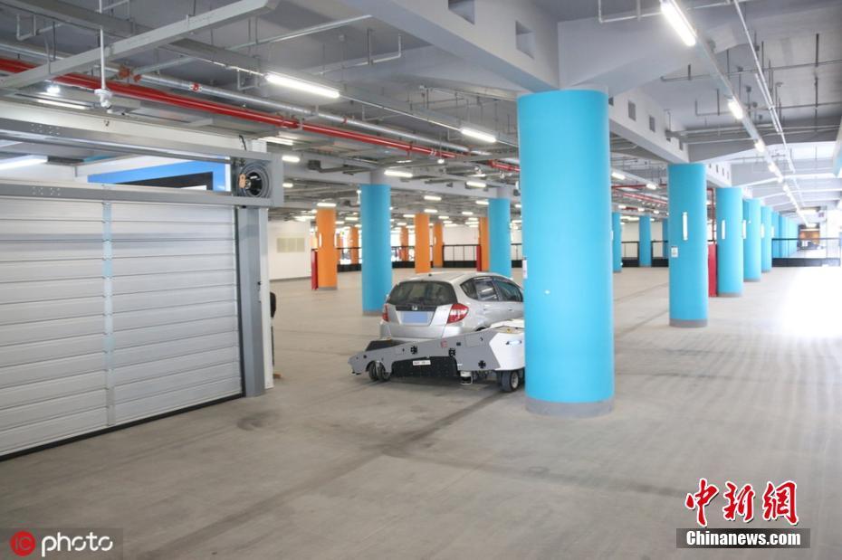北京大兴国际机场引入机器人停车 停车全程只需2分钟