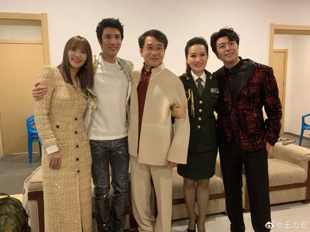 王力宏在沌口变成小迷弟1米8的身高也显得好娇小