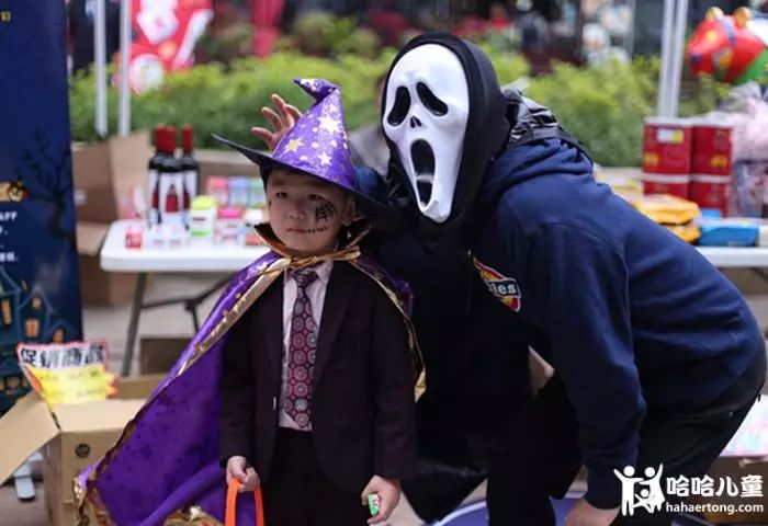 万圣亲子嘉年华cosplay情景话剧表演进攻糖果城这个周末怪有趣的