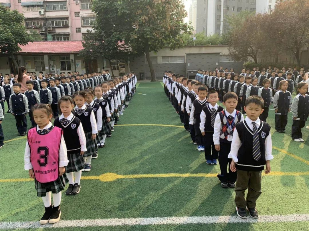 明目95静心民主路小学开展眼保健操比赛