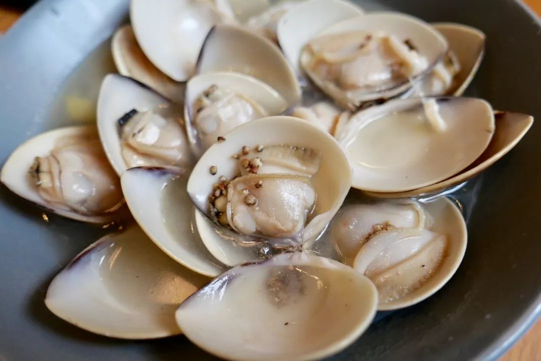 最常见的是车螺,个头大且肥美,价格实惠,因为黏液比较多,也被戏称为"