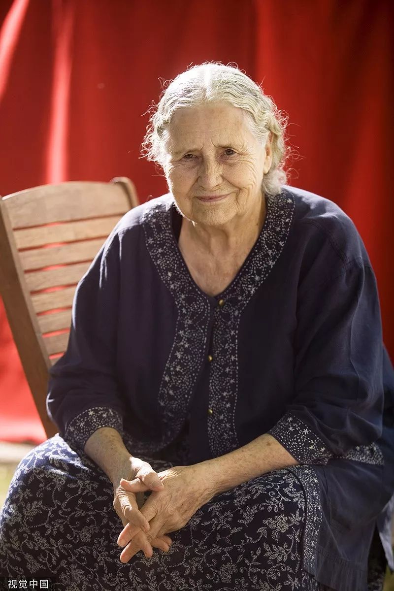 在沸腾的骚乱或党派热情中一个人永远学不到任何东西莱辛诞辰百年