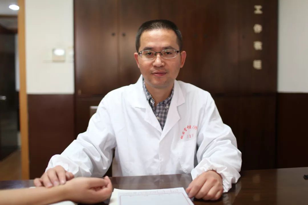 郑东升博士指出,这段话对失眠提示了很重要的信息:第一,失眠肯定有