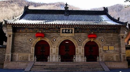 依山而建的古刹普化寺