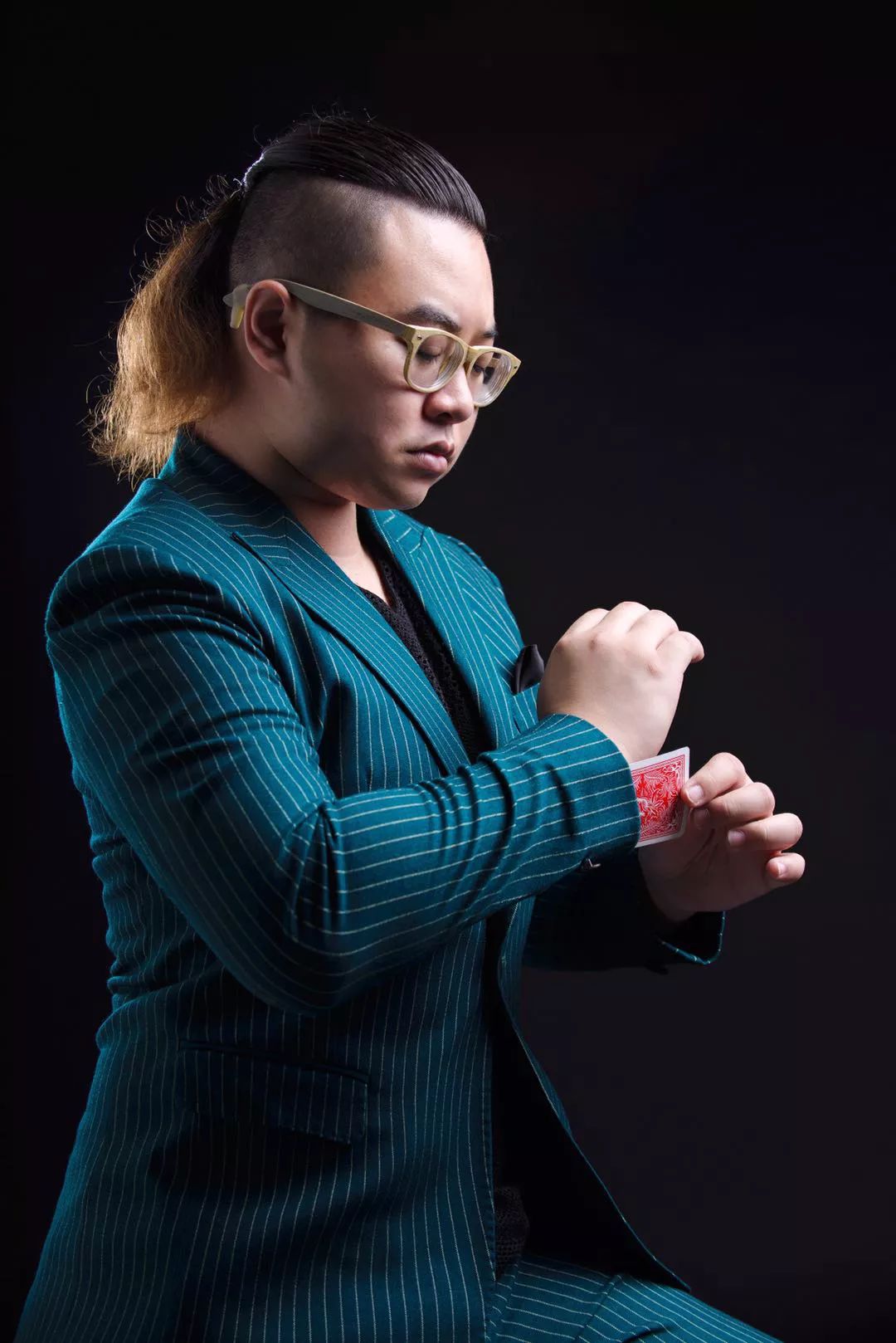 在抖音已拥有过百万粉丝的网红,却不是靠魔术而红,他就是谭周大哥.