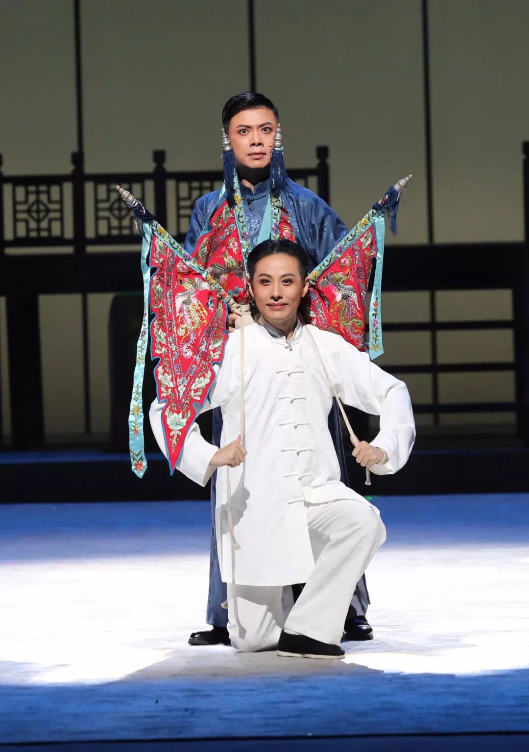 却是以京剧的艺术手法呈现梅兰芳所演出的"戏中戏"但在戏中虽然是昆曲