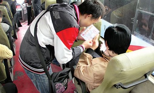聋哑人士然后指着爱心卡告诉你他们经常会拿着一张爱心卡都会遇到过