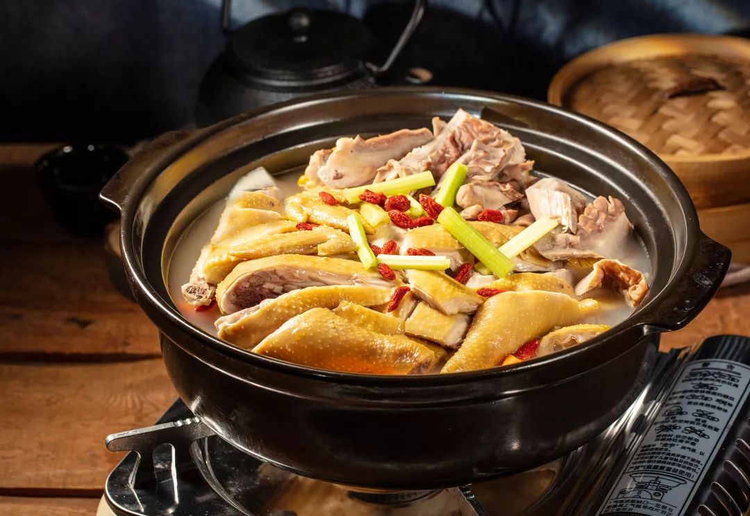 广式猪肚煲鸡那一份轻松惬意让人无法抗拒.