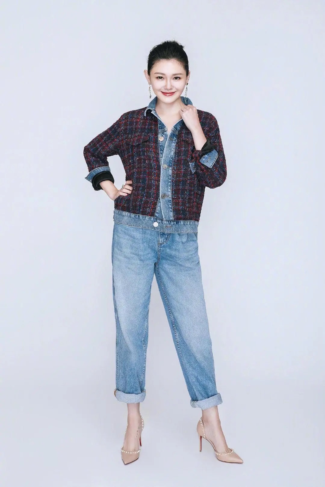 大s婚后高调录制节目,43岁高扎丸子头配牛仔太少女,看谁说她老_徐熙媛