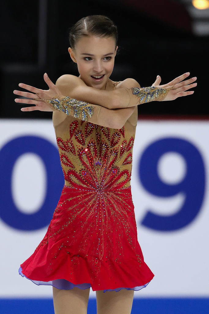 这个高颜值俄罗斯少女才15岁她已是花滑大奖赛第一人