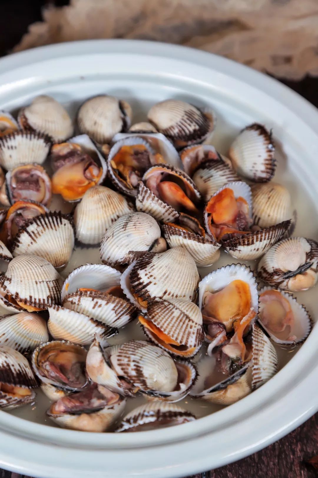 天津这家藏在居民区里的海鲜馆太鲜了清江鱼生蚝花蛤马蛤人均20元吃到