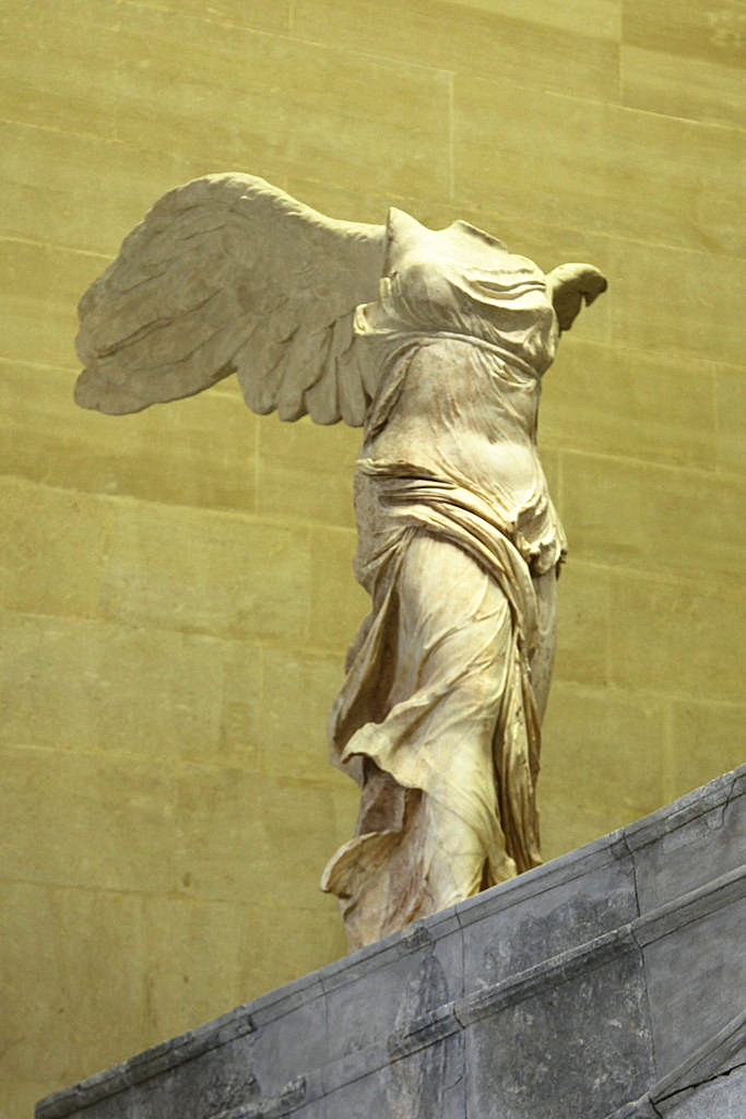 长翅膀的女神雕塑图片图片