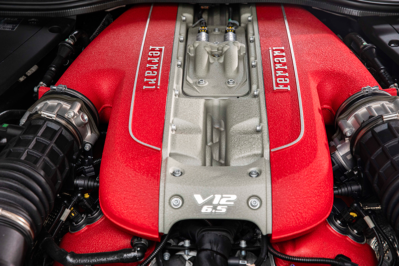 v12自吸法拉利812superfast