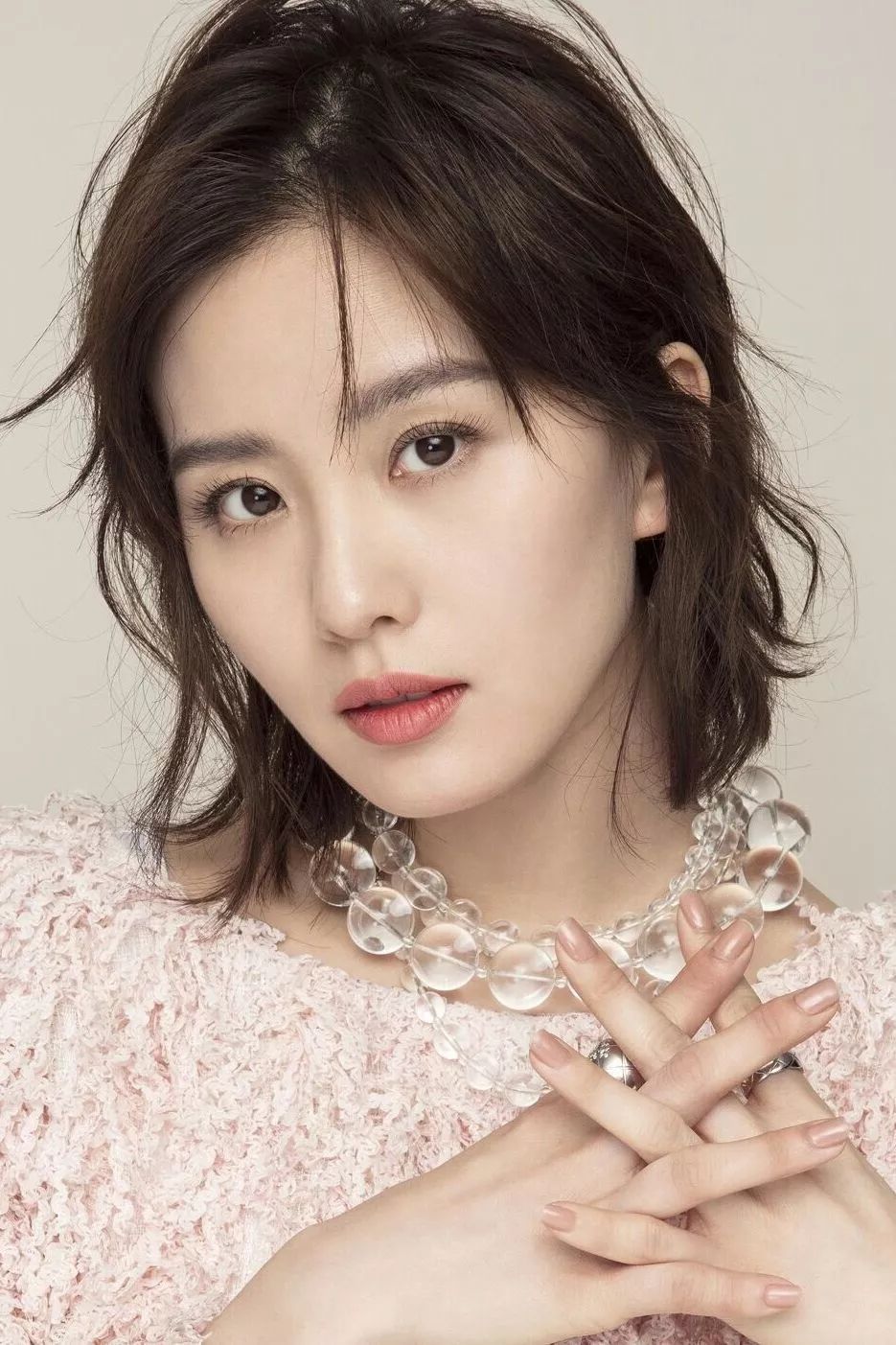 不用过多的眼妆修饰,清清爽爽的就很耐看!内双优势凸显!