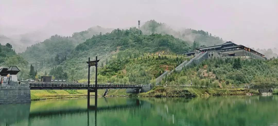 鬼谷岭看山看景,遥望那片无人能及的云海