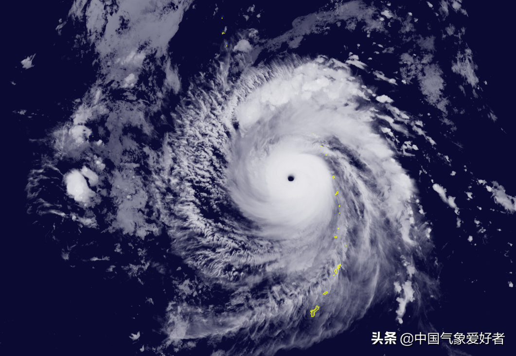 太吓人!超强台风博罗依深邃犀利风眼打开,可装下半个东京