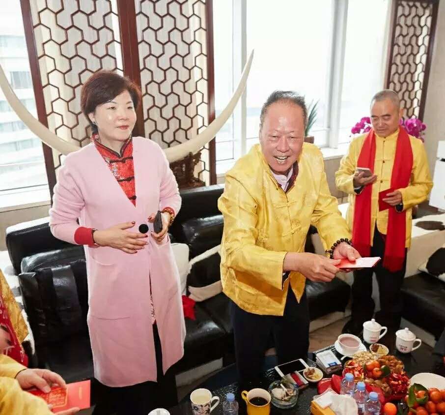 潮商大佬有多霸气佛系地产大亨黄楚龙既不负债也不上市金杯银杯不如