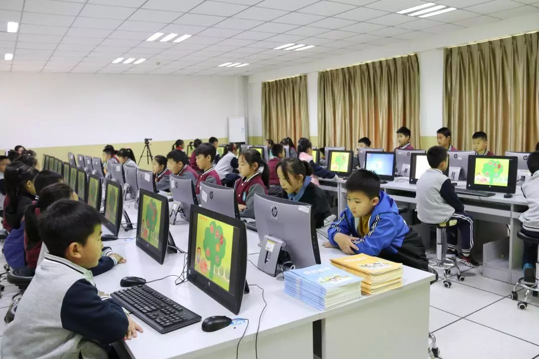 静待思维创新花开 ——小学信息技术新教师公开课观摩研讨活动_教学