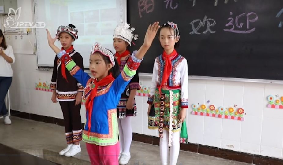 金平一小开展2019年班级文化展演比赛