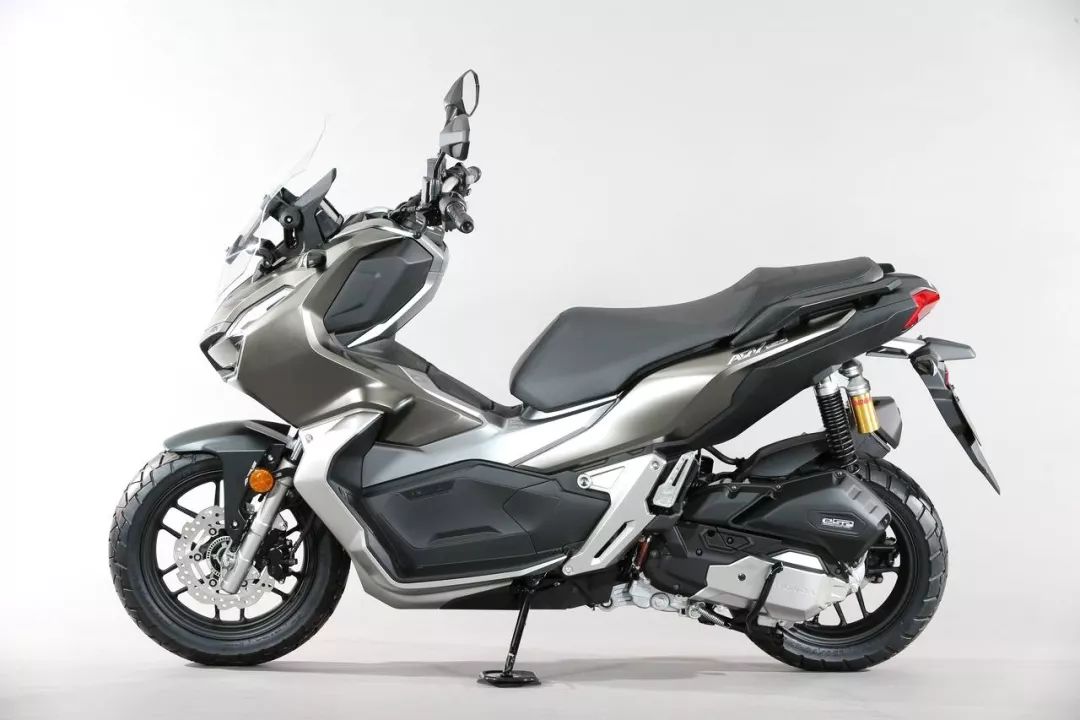 特写hondaadv150越野踏板