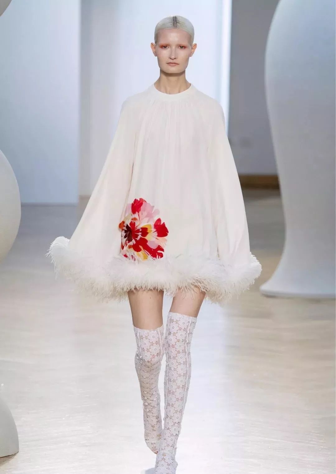 最撩人的流苏设计引爆秀场的的行走荷尔蒙