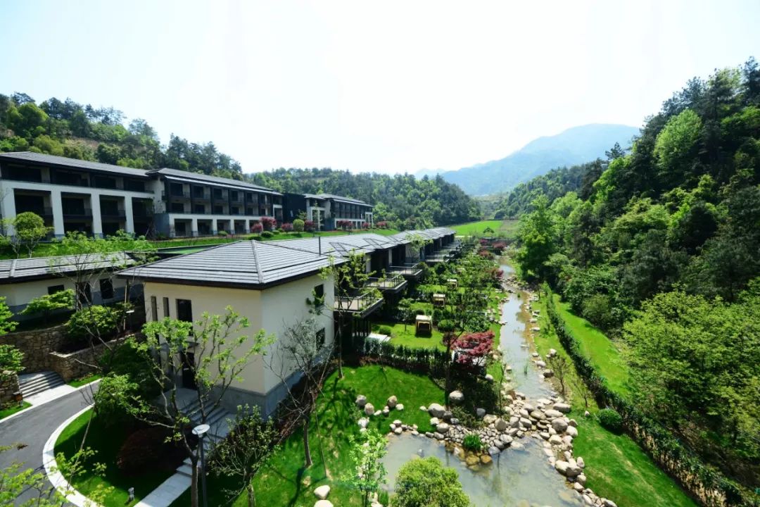 桐庐雷迪森度假酒店￥7992晚三面环山毗邻16万㎡映山湖桐庐这家仙境