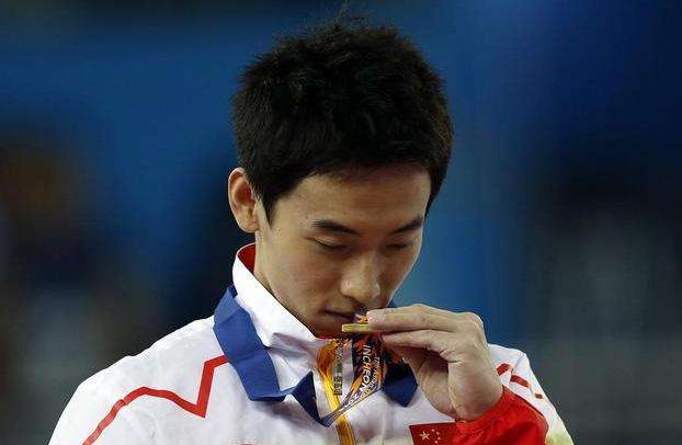 她是中国体操女神,长相甜美深受粉丝喜欢,但老公身高只有1米58_邹凯