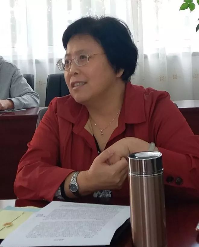 川沙中学特级教师陈璞老师主持了本次培训活动.