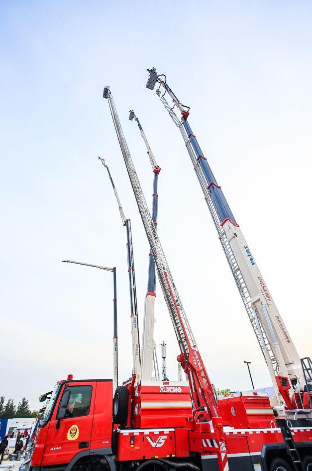 搏击高空徐工消防军团v5亮剑北京消防展